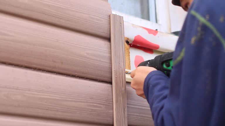 Affordable siding repair and maintenance services in California, MD